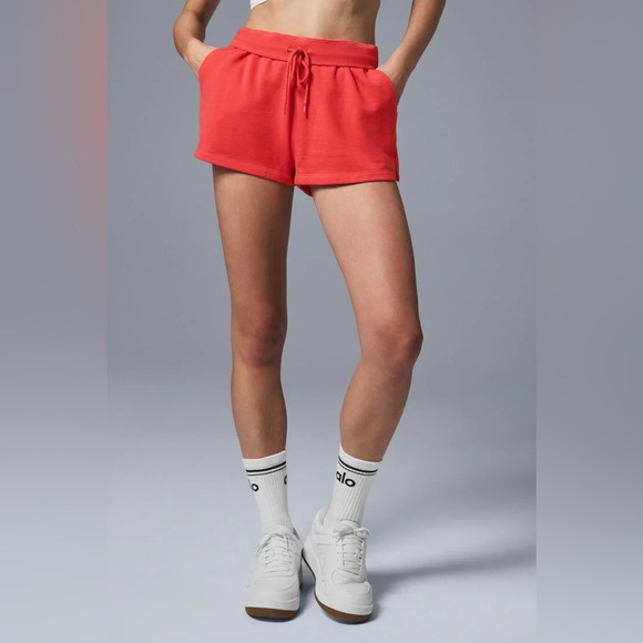 ALO YOGA | ✨NEW✨ Low Key Sweat Short in Red Hot Summer - Picture 5 of 8